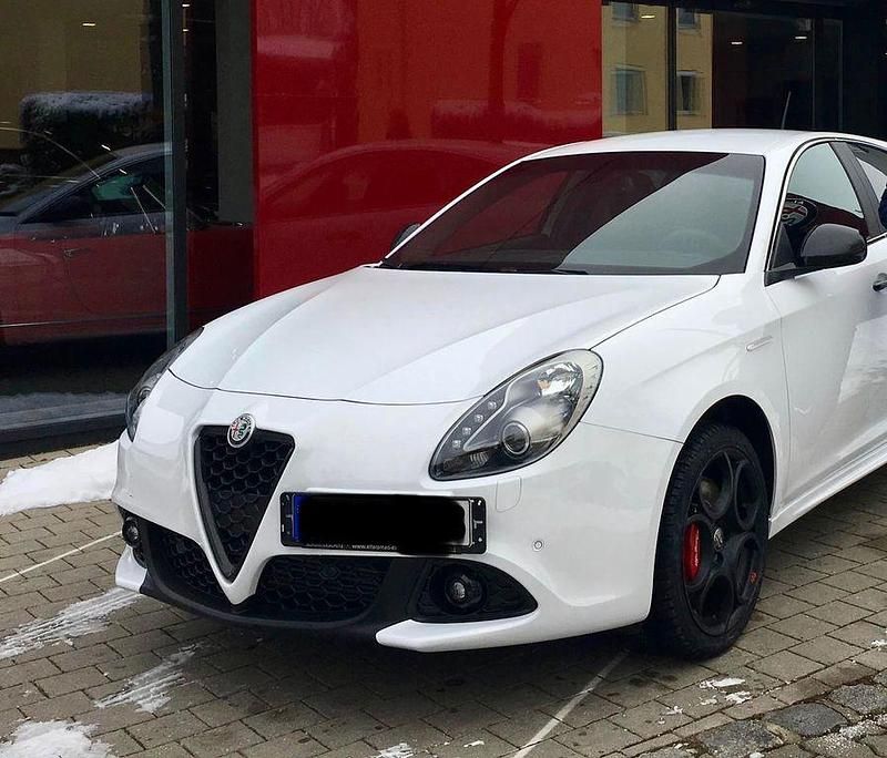 Weiß Gebraucht 2018 Alfa Romeo Giulietta Super Kleinwagen | 14.000 € (Fairer Preis) - Bild 1/4
