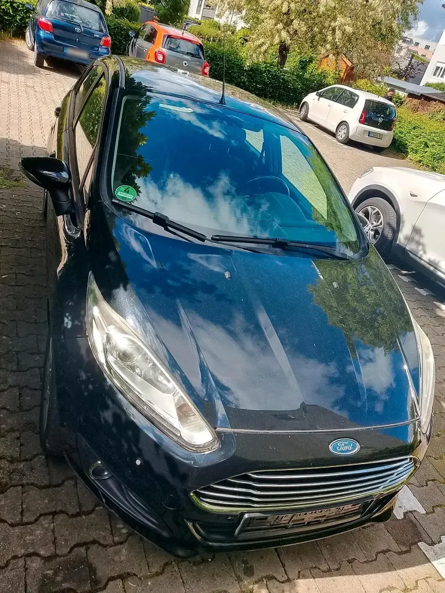 Gebraucht Ford Fiesta 80 PS (58 kW) 2015 Schwarz Kleinwagen
