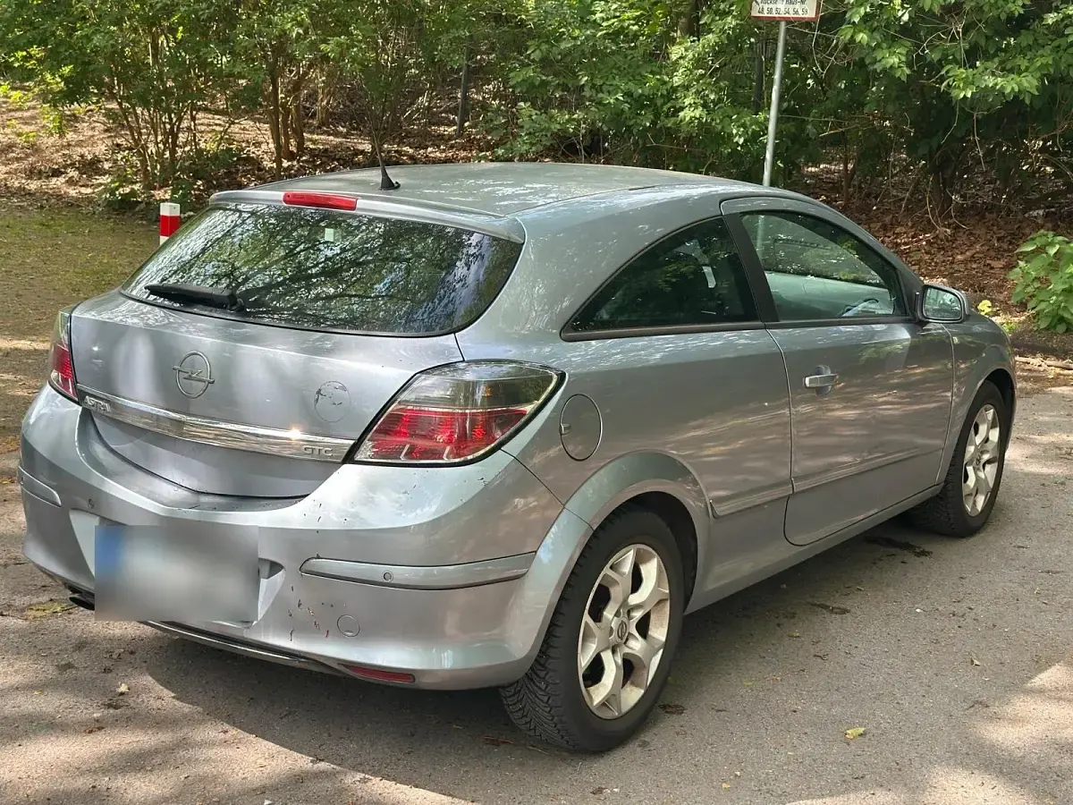 Używany Opel Astra 116 KM (85 kW) 2006 Szary Sedan/Limuzyna
