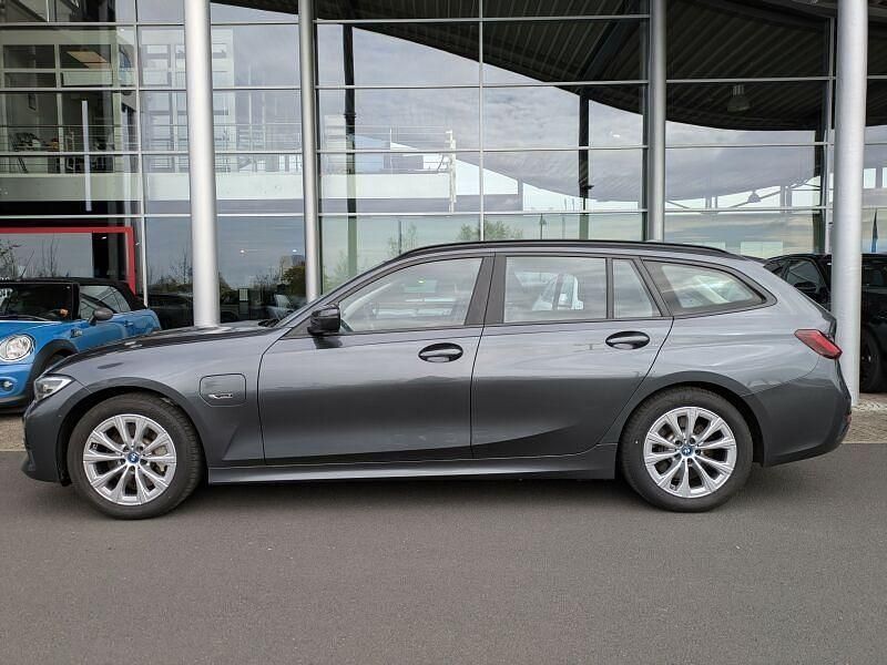 Gebraucht BMW 330e Sport Line 292 PS (214 kW) 2022 Grau Kombi