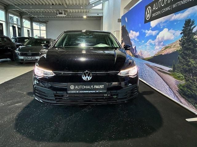 Gebraucht VW Golf VIII Life 116 PS (85 kW) 2023 Schwarz perleffekt Limousine