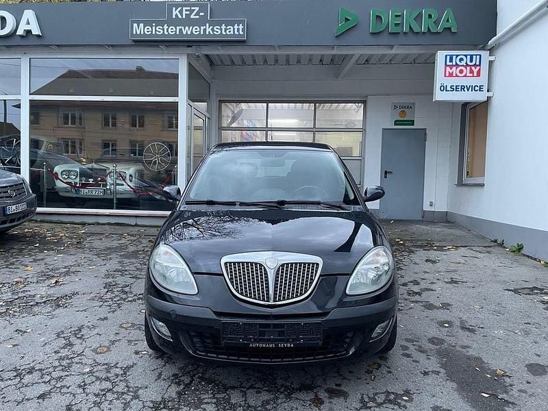 Second-hand Lancia Ypsilon 95 CP (69 kW) 2004 Negru Hatchback