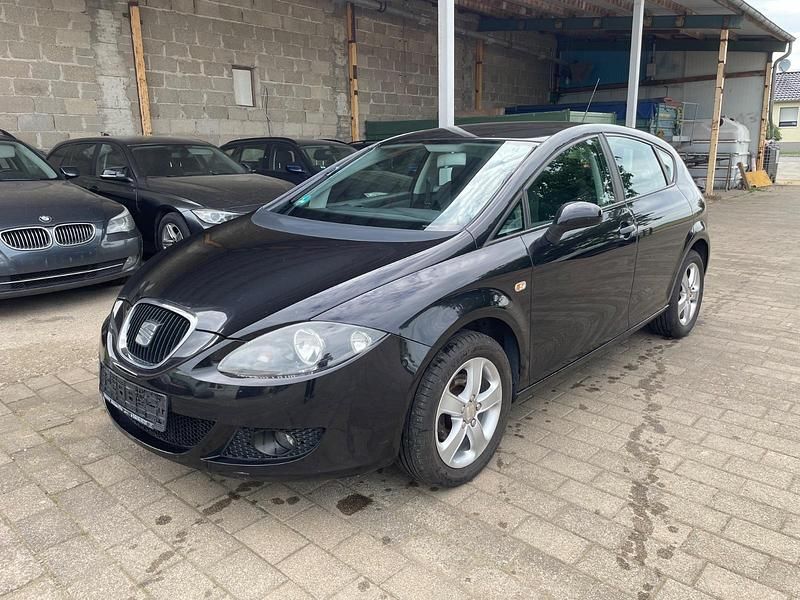 Second-hand Seat Leon Reference 105 CP (77 kW) 2008 Negru Hatchback
