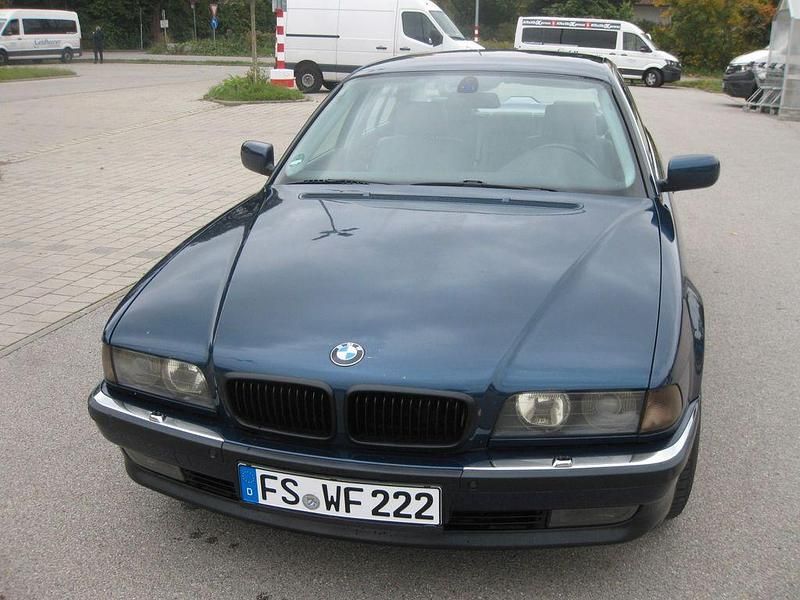 Blau Gebraucht 1998 BMW 735 Performance Limousine | 5.900 € (Guter Preis) - Bild 1/4