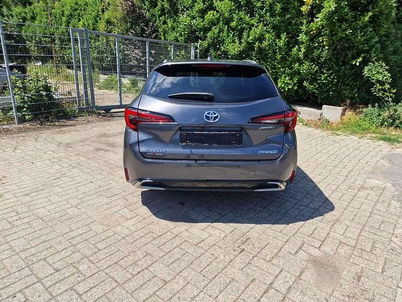 Grau Gebraucht 2023 Toyota Corolla Team Kombi | 22.888 € (Guter Preis) - Bild 1/4