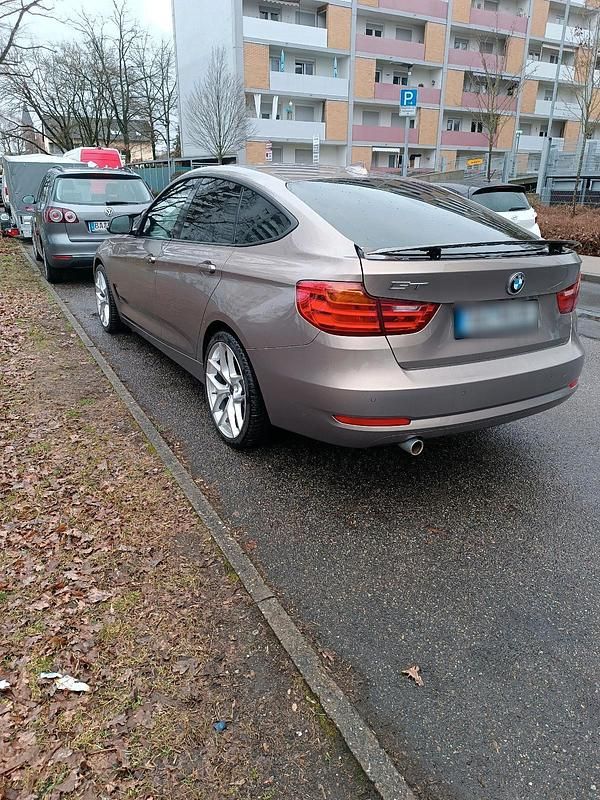 Gebraucht BMW 318 143 PS (105 kW) 2013 Gold Limousine