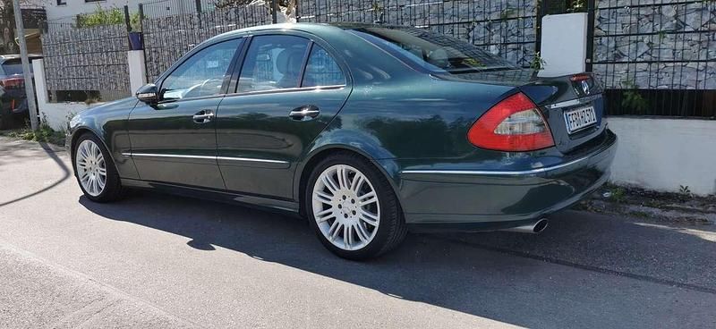 Grün Gebraucht 2006 Mercedes E500 Avantgarde Limousine | 19.500 € - Bild 1/4