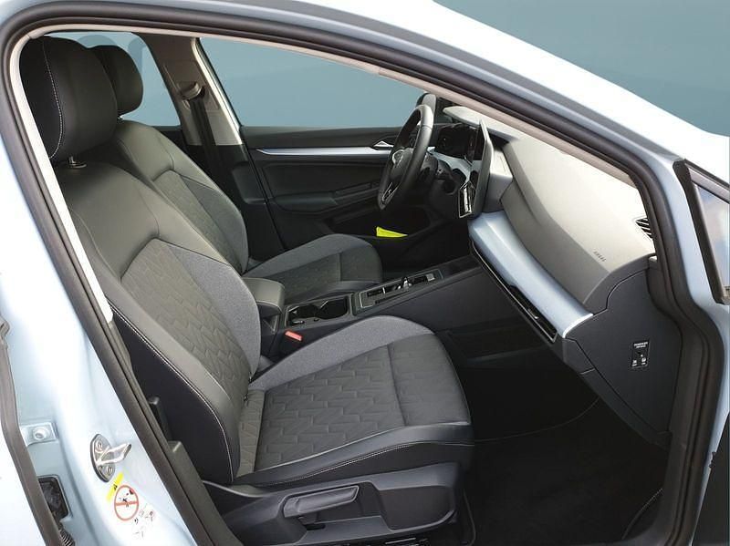 Gebraucht VW Golf VIII 116 PS (85 kW) 2025 Blau Kleinwagen