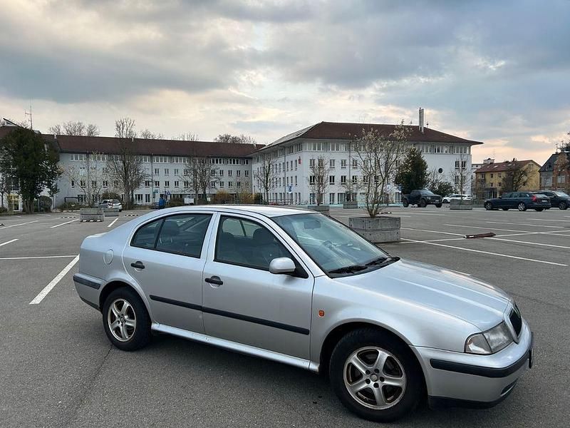 Second-hand Skoda Octavia 110 CP (80 kW) 2000 Argintiu Berlinǎ
