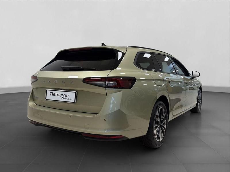 Neu Skoda Superb Selection 150 PS (110 kW) 2026 Gelb Kombi