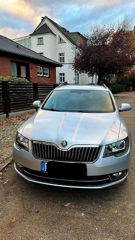 Silber Gebraucht 2013 Skoda Superb Kombi | 8.500 € (Guter Preis) - Bild 1/4