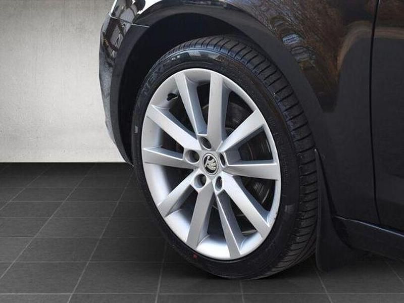 Second-hand Skoda Octavia Style 184 CP (135 kW) 2020 Negru Berlinǎ