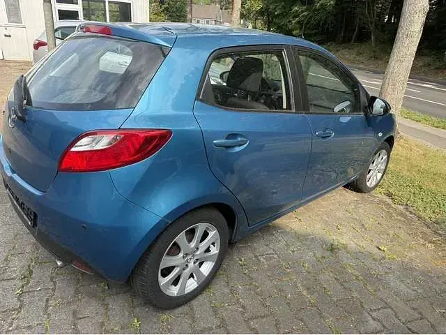 Gebraucht Mazda 2 Active 84 PS (61 kW) 2011 Blau Kleinwagen
