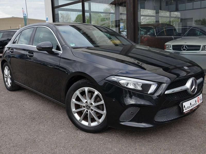Gebraucht Mercedes A200 163 PS (119 kW) 2018 Kosmosschwarz  metalliclack Kleinwagen