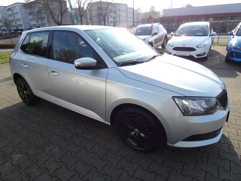 Gebraucht Skoda Fabia Cool Edition 60 PS (44 kW) 2016 Silber Limousine