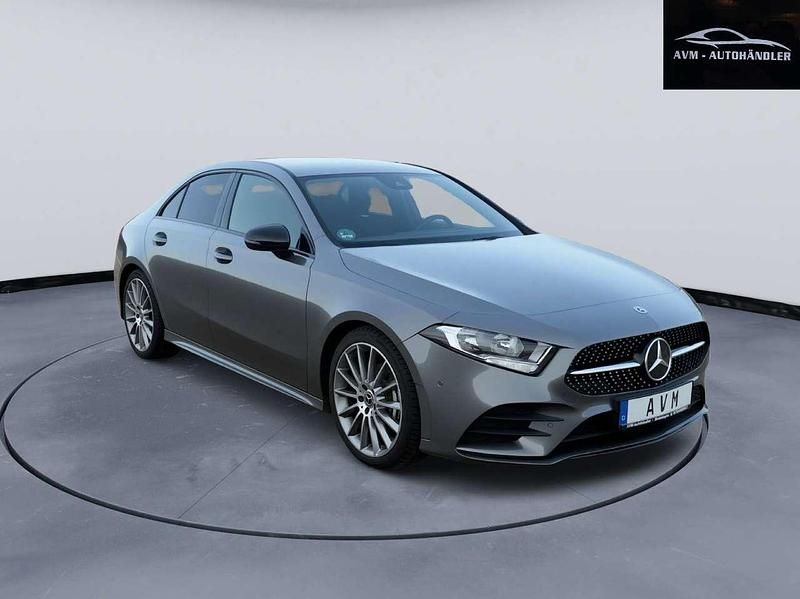 Gebraucht Mercedes A200 AMG line 163 PS (119 kW) 2017 Mountaingrau  met. Kleinwagen