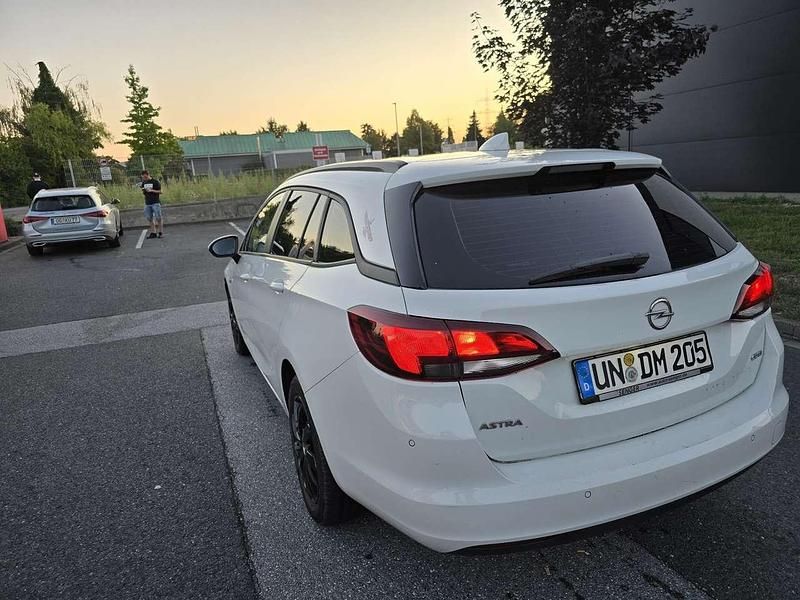 Weiß Gebraucht 2018 Opel Astra Edition Kombi | 7.700 € (Fairer Preis) - Bild 1/4