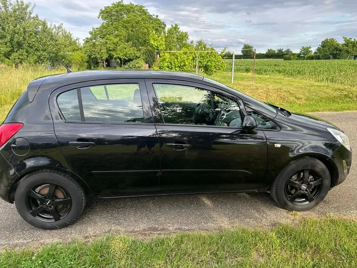 Gebraucht Opel Corsa 87 PS (63 kW) 2011 Schwarz Kleinwagen