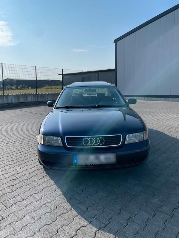 Blau Gebraucht 1996 Audi A4 Limousine | 1.500 € (Teuer) - Bild 1/4