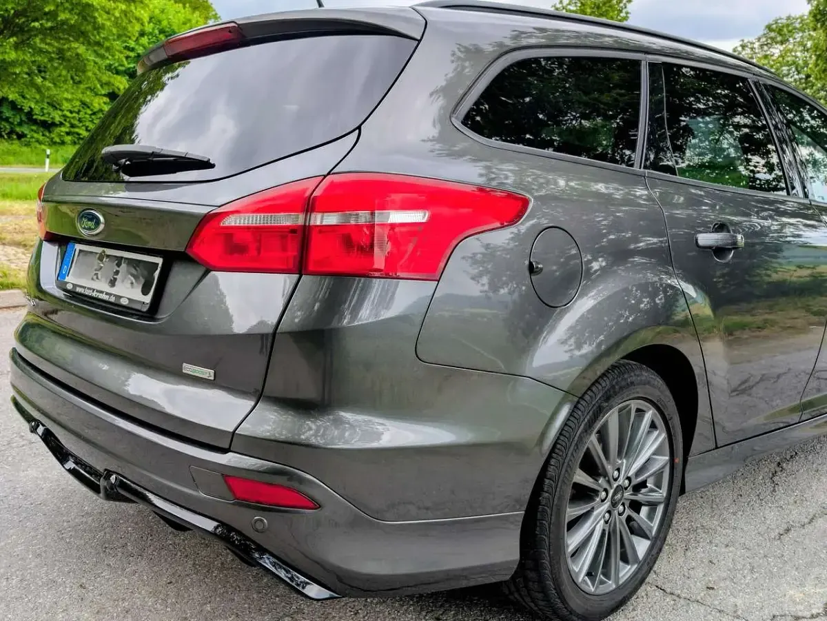 Gebraucht Ford Focus ST-Line 125 PS (91 kW) 2017 Grau Kombi