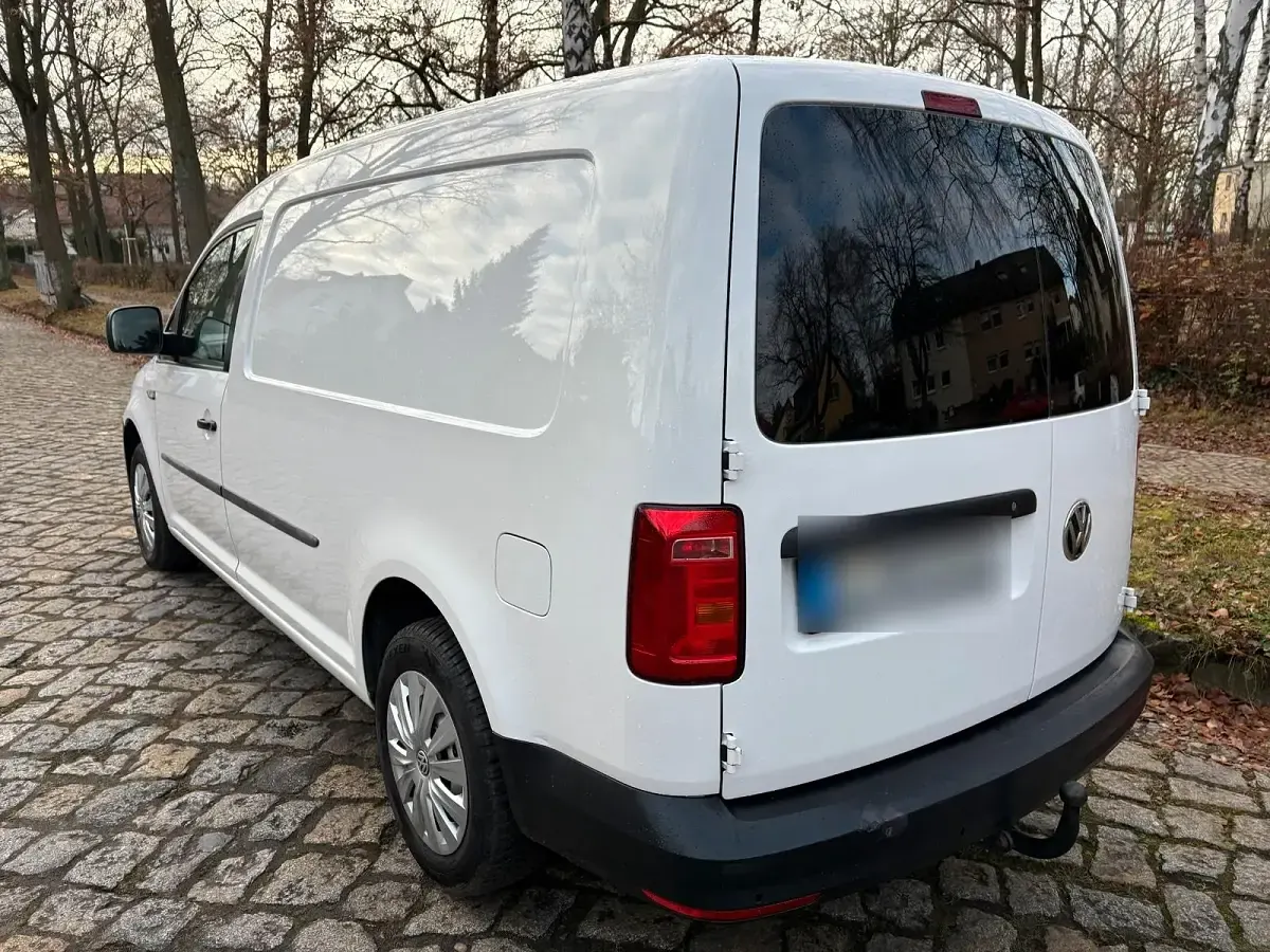Używany VW Caddy 75 KM (55 kW) 2017 Biały Minivan