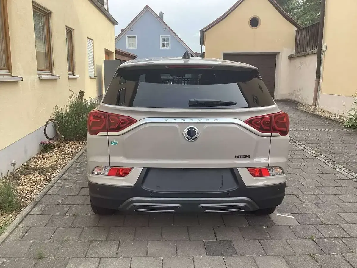 Neu KGM Korando 163 PS (119 kW) 2026 Beige SUV