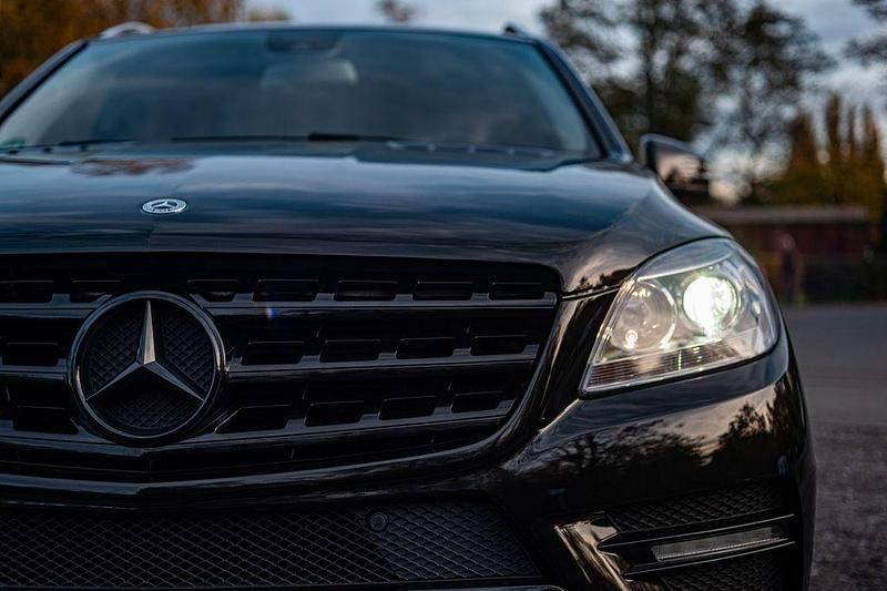 Schwarz Gebraucht 2011 Mercedes ML350 AMG SUV | 17.500 € (Teuer) - Bild 1/4