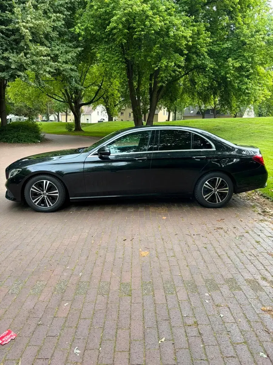 Gebraucht Mercedes E200 Avantgarde 160 PS (117 kW) 2020 Schwarz Limousine