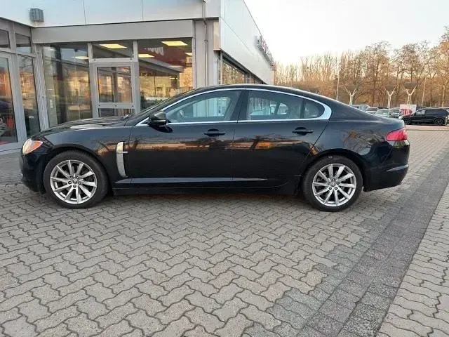 Begagnad Jaguar XF 211 HK (155 kW) 2011 Svart Sedan