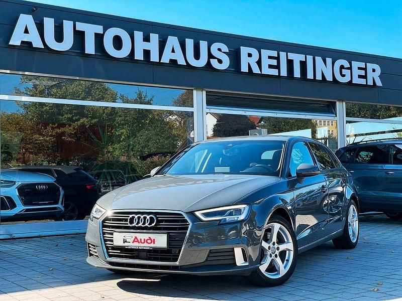 Grau Gebraucht 2019 Audi A3 Sportback Sport Kleinwagen | 17.900 € (Fairer Preis) - Bild 1/4