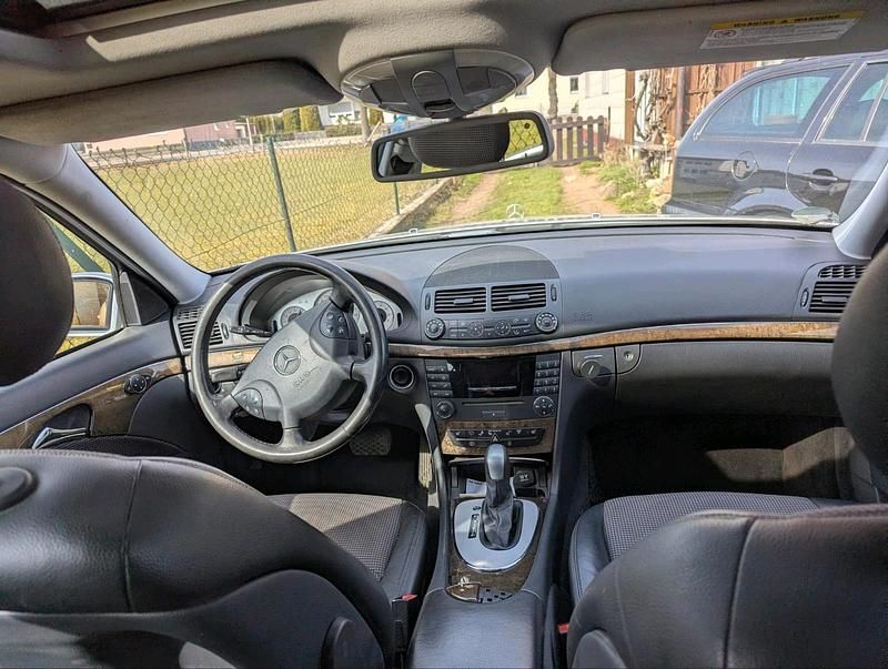 Gebraucht Mercedes E240 Avantgarde 177 PS (130 kW) 2004 Silber Kombi