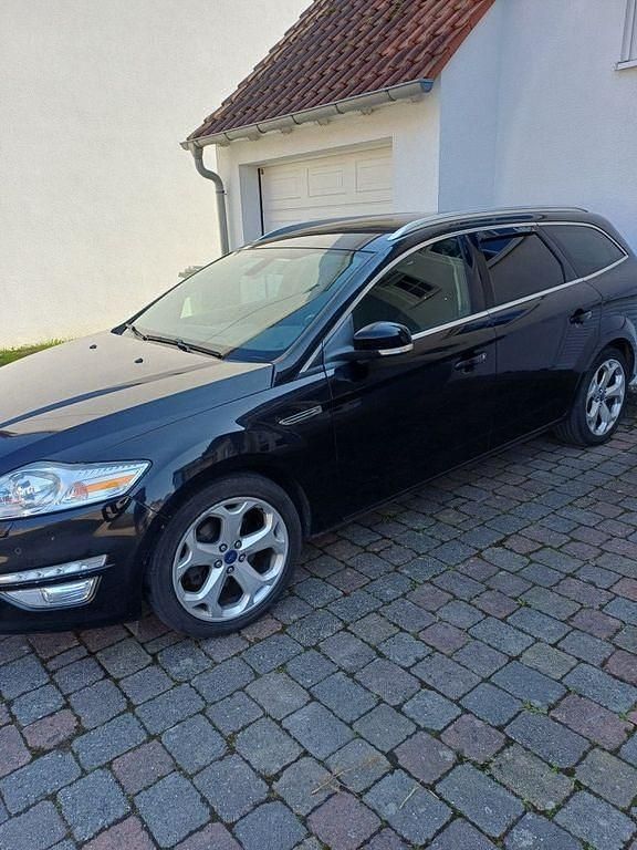 Gebraucht Ford Mondeo 163 PS (119 kW) 2013 Schwarz Limousine