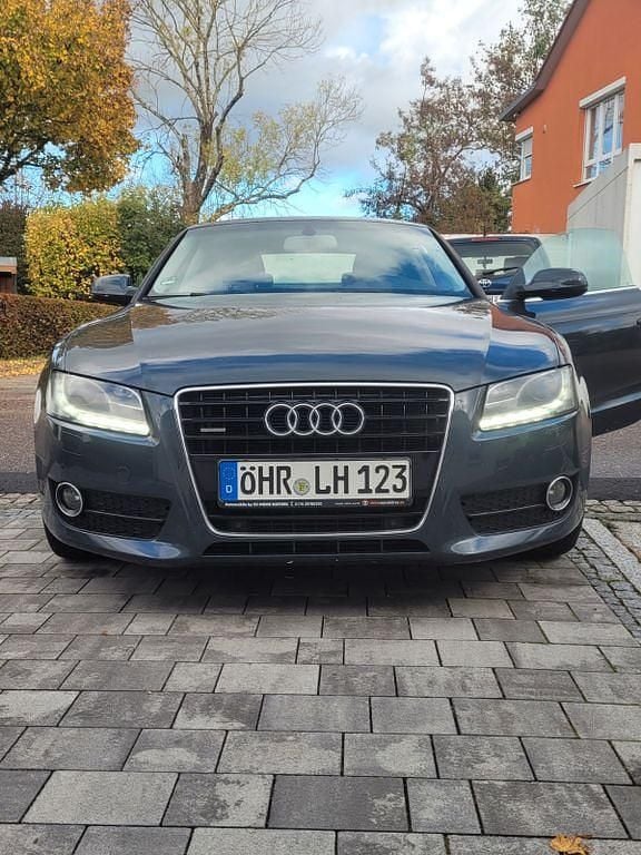 Grau Gebraucht 2009 Audi A5 Coupé | 9.750 € (Fairer Preis) - Bild 1/4