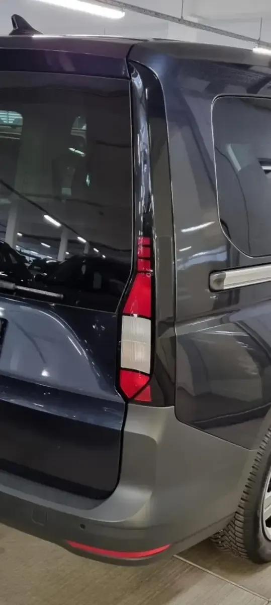 Second-hand VW Caddy 102 CP (75 kW) 2022 Andere farben Monovolum