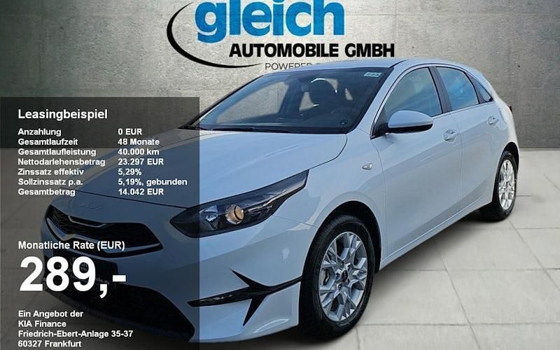 Weiß Neu 2024 Kia Ceed Vision Limousine | 22.390 € (Guter Preis) - Bild 1/4