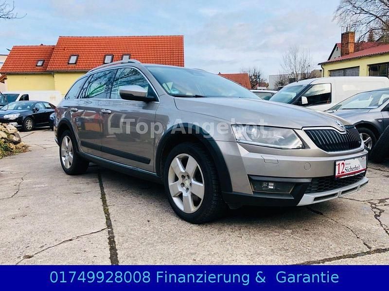 Beige Gebraucht 2014 Skoda Octavia Scout 4x4 Kombi | 11.599 € (Guter Preis) - Bild 1/4