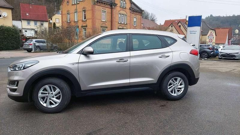 Gebraucht Hyundai Tucson Select 132 PS (97 kW) 2019 White sand / met SUV