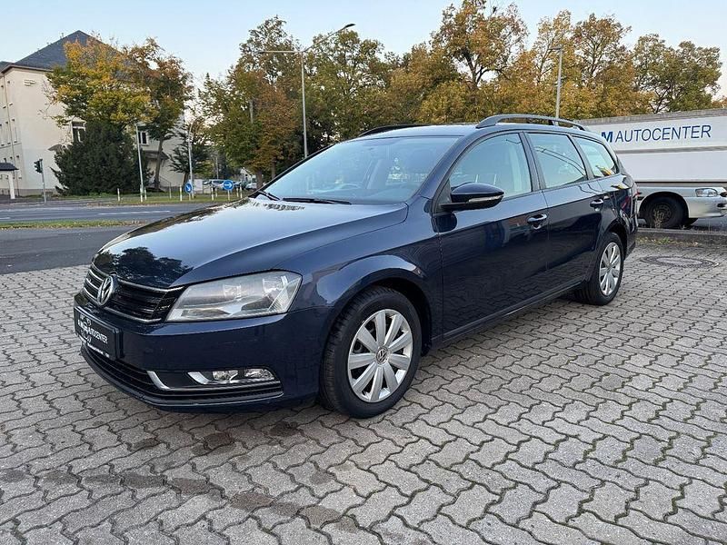 Blau Gebraucht 2012 VW Passat Trendline Kombi | 4.299 € (Guter Preis) - Bild 1/4