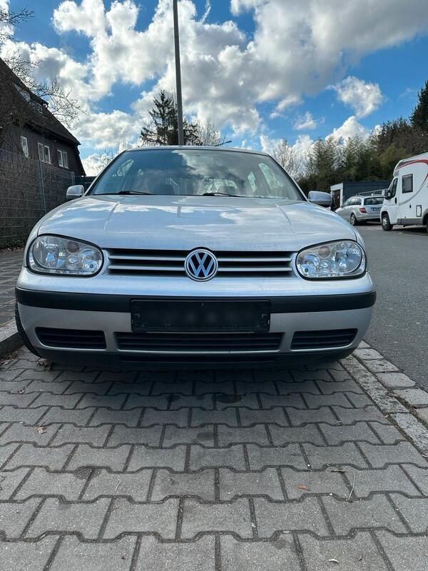 Silber Gebraucht 2001 VW Golf IV Kleinwagen | 450 € (Superpreis) - Bild 1/4