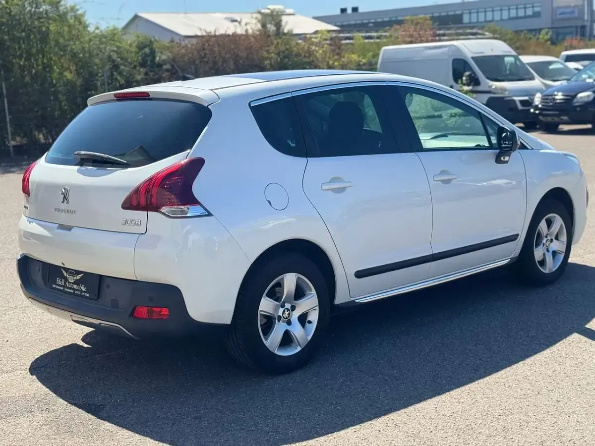 Gebraucht Peugeot 3008 Allure 120 PS (88 kW) 2016 Lack weiss perlglänzend/metal SUV