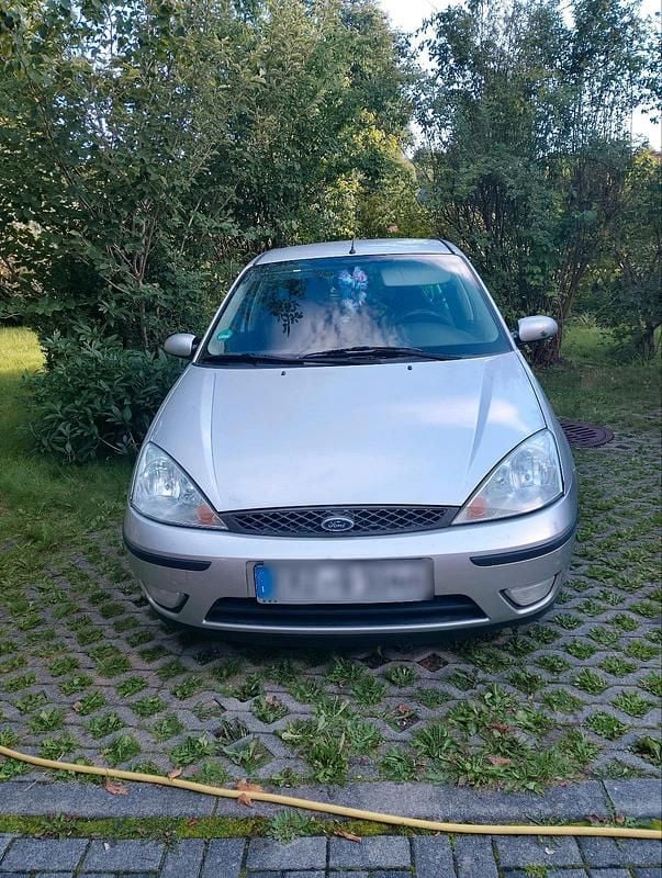 Silber Gebraucht 2001 Ford Focus Limousine | 500 € (Superpreis) - Bild 1/4