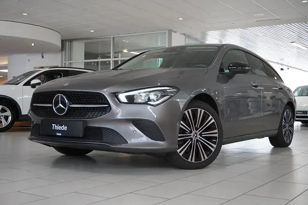 Gebraucht Mercedes CLA250e Shooting Brake 218 PS (160 kW) 2023 Mountaingrau metallic Kombi