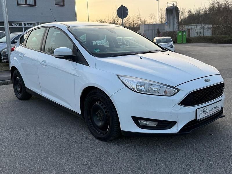Gebraucht Ford Focus Business Edition 120 PS (88 kW) 2015 Weiß Limousine