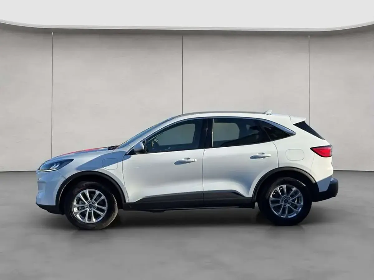 Gebraucht Ford Kuga Titanium 224 PS (164 kW) 2022 Weiß SUV