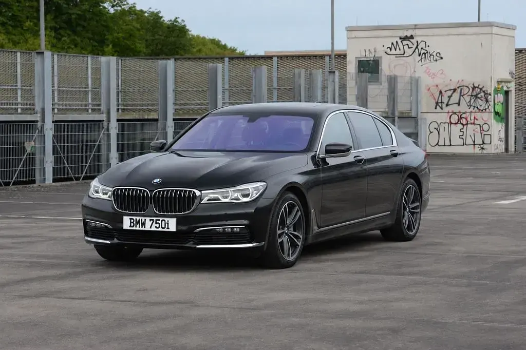 Gebraucht BMW 750 449 PS (330 kW) 2016 Schwarz Limousine