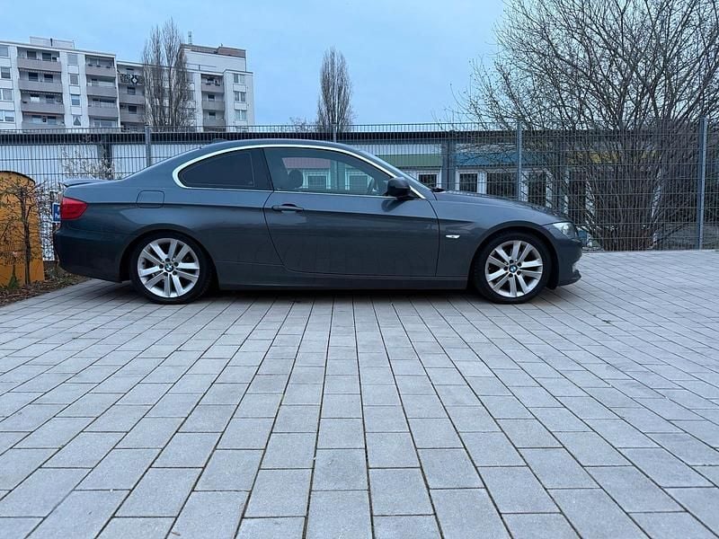 Gebraucht BMW 320 184 PS (135 kW) 2012 Grau Coupé