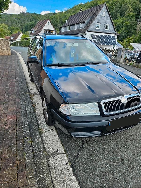 Schwarz Gebraucht 2003 Skoda Octavia Kombi | 700 € (Guter Preis) - Bild 1/4