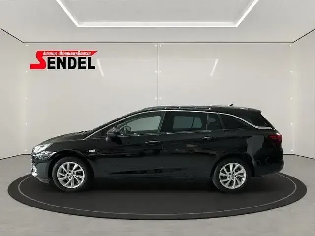 Usado Opel Astra Elegance 146 CV (107 kW) 2020 Negro Familiar