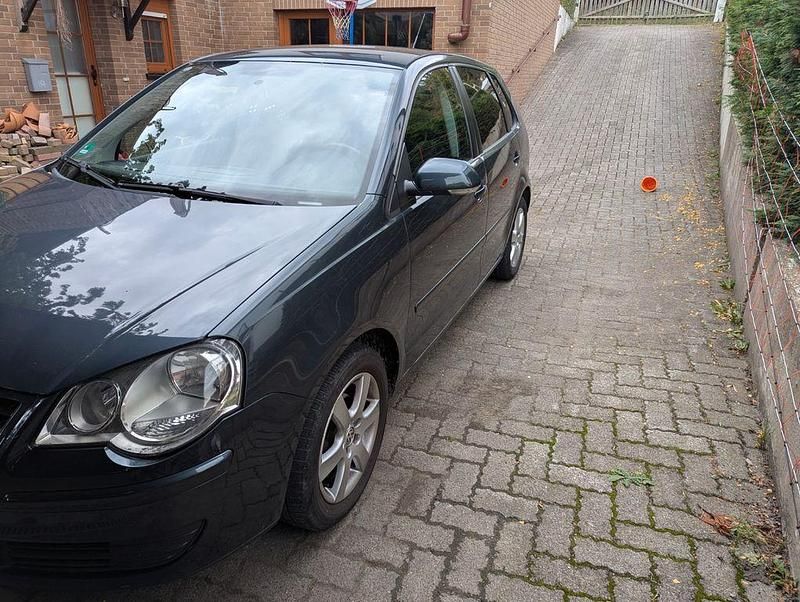 Blau Gebraucht 2006 VW Polo Trendline Limousine | 1.950 € (Etwas zu teuer) - Bild 1/4