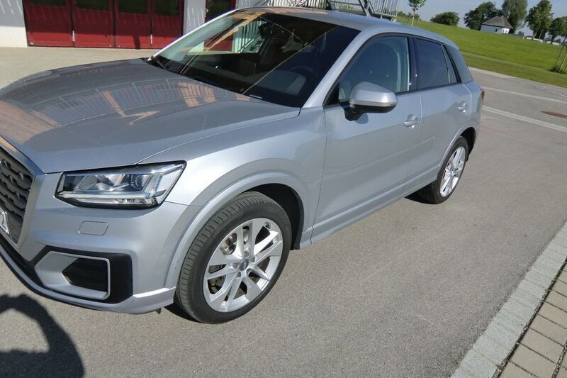 Silber Gebraucht 2017 Audi Q2 Design SUV | 16.300 € (Fairer Preis) - Bild 1/4
